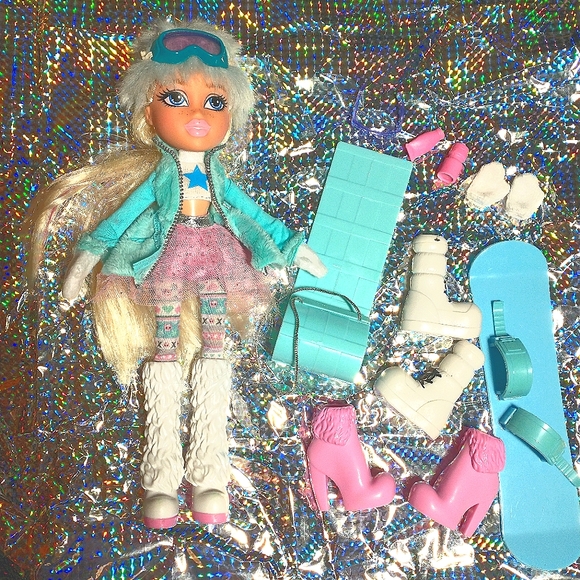 Bratz Snowkissed Chloe 2015 - Picture 1 of 3